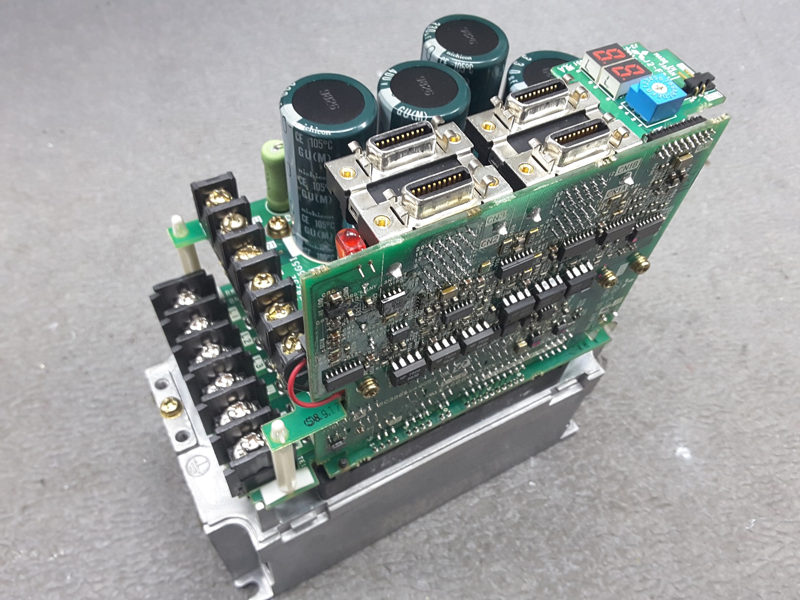 Mitsubishi MDS-B-SVJ2-10 Servo Drive Unit ohne Gehäuse