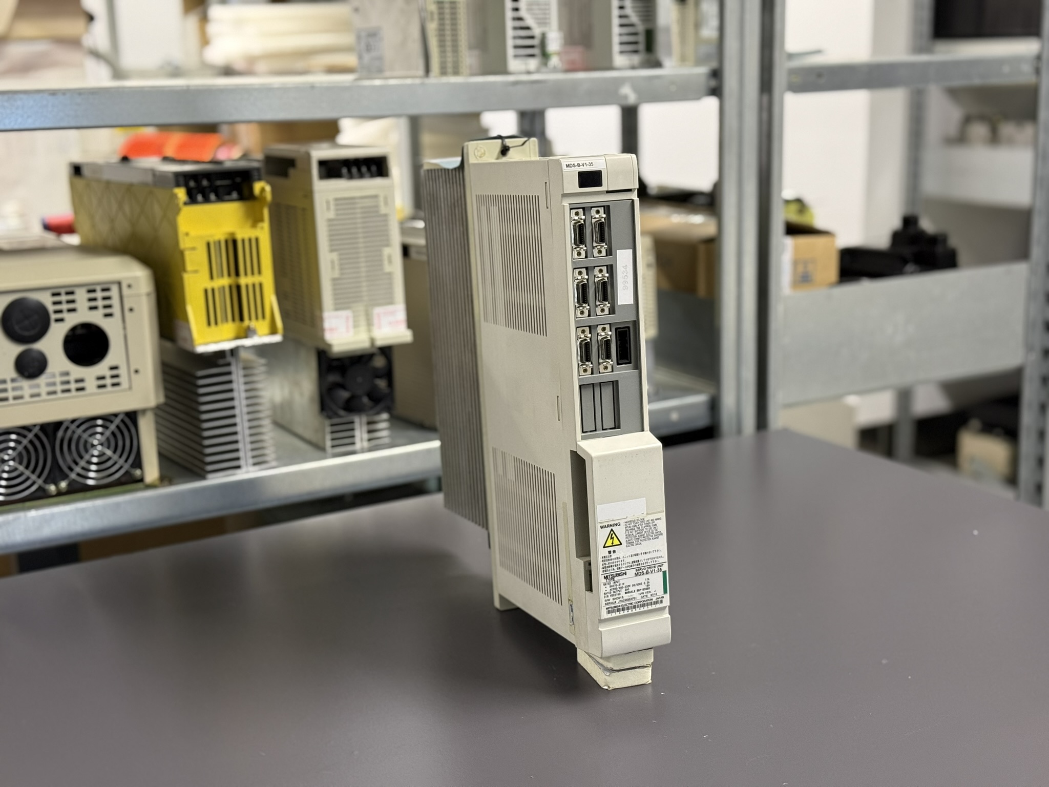 Mitsubishi MDS-B-V1-35 AC Servo Drive Unit Hauptbild
