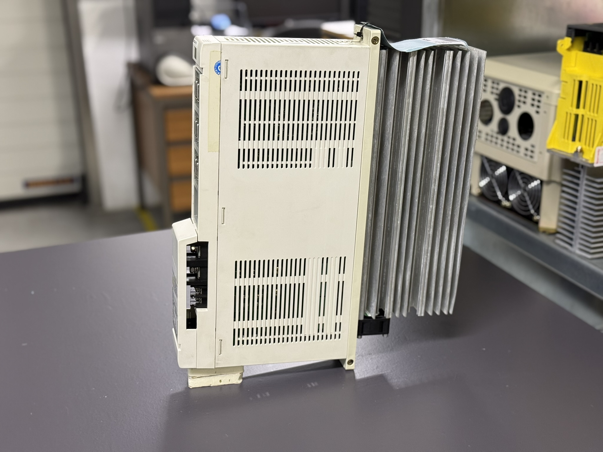 Mitsubishi MDS-B-V1-35 AC Servo Drive Unit Seite 1