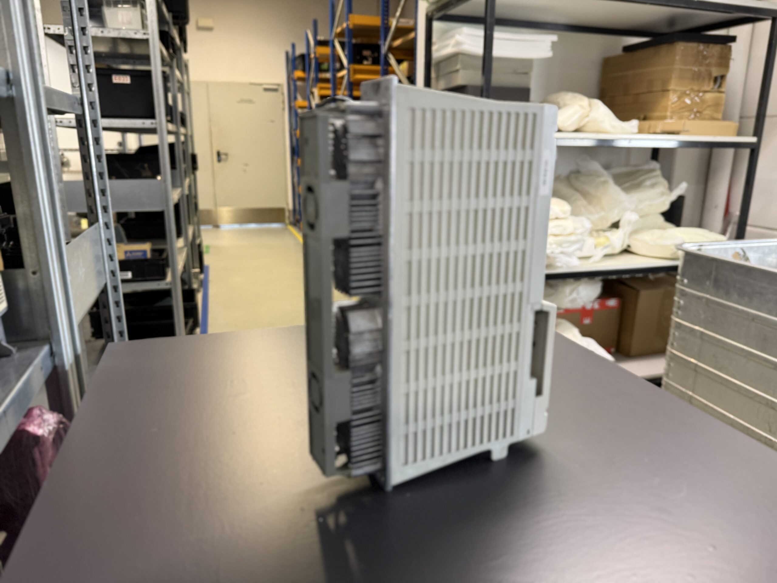 Mitsubishi MDS-C1-V1-35 Servo Drive Unit Ansicht hinten