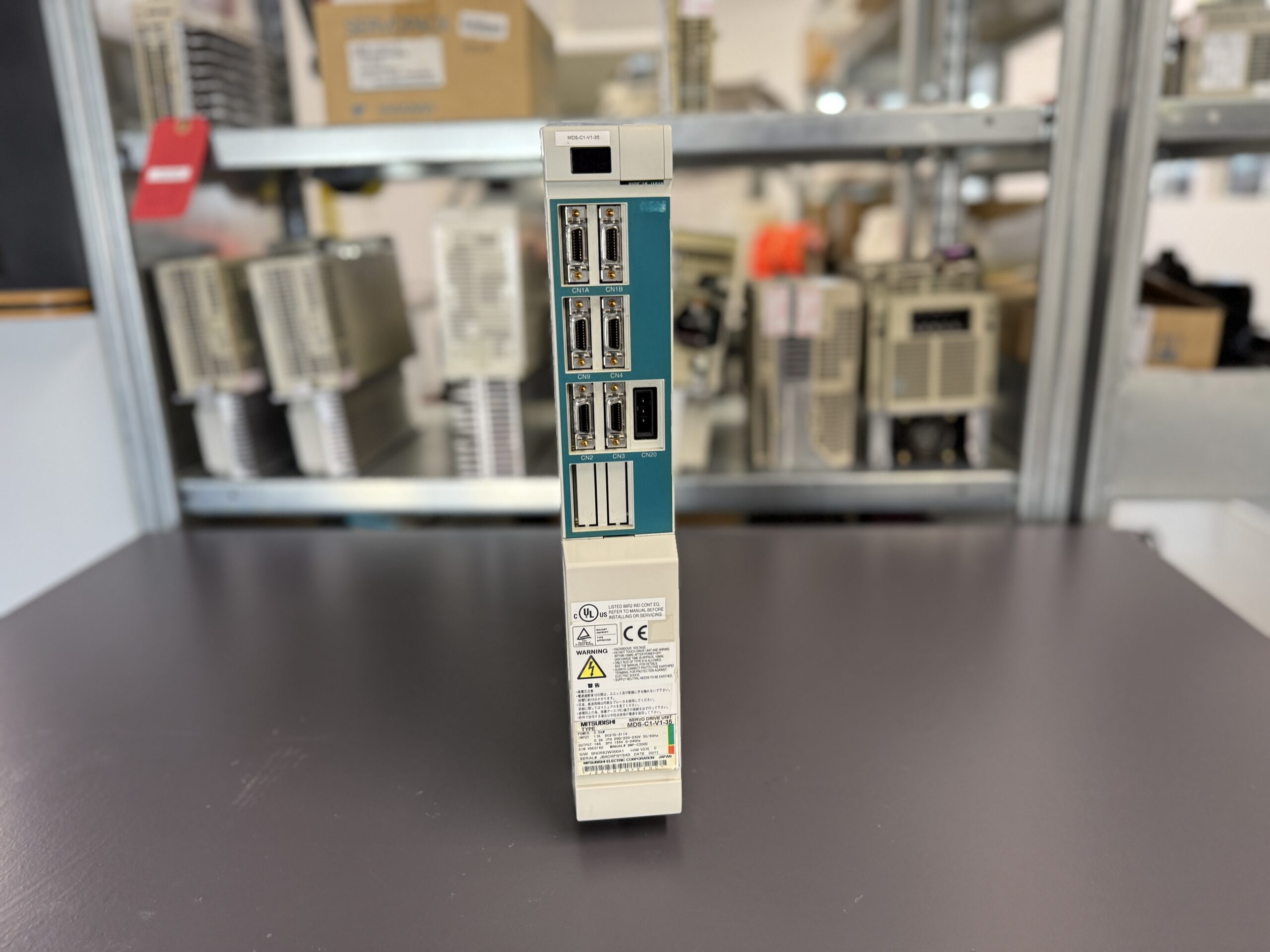 Mitsubishi MDS-C1-V1-35 Servo Drive Unit Frontansicht