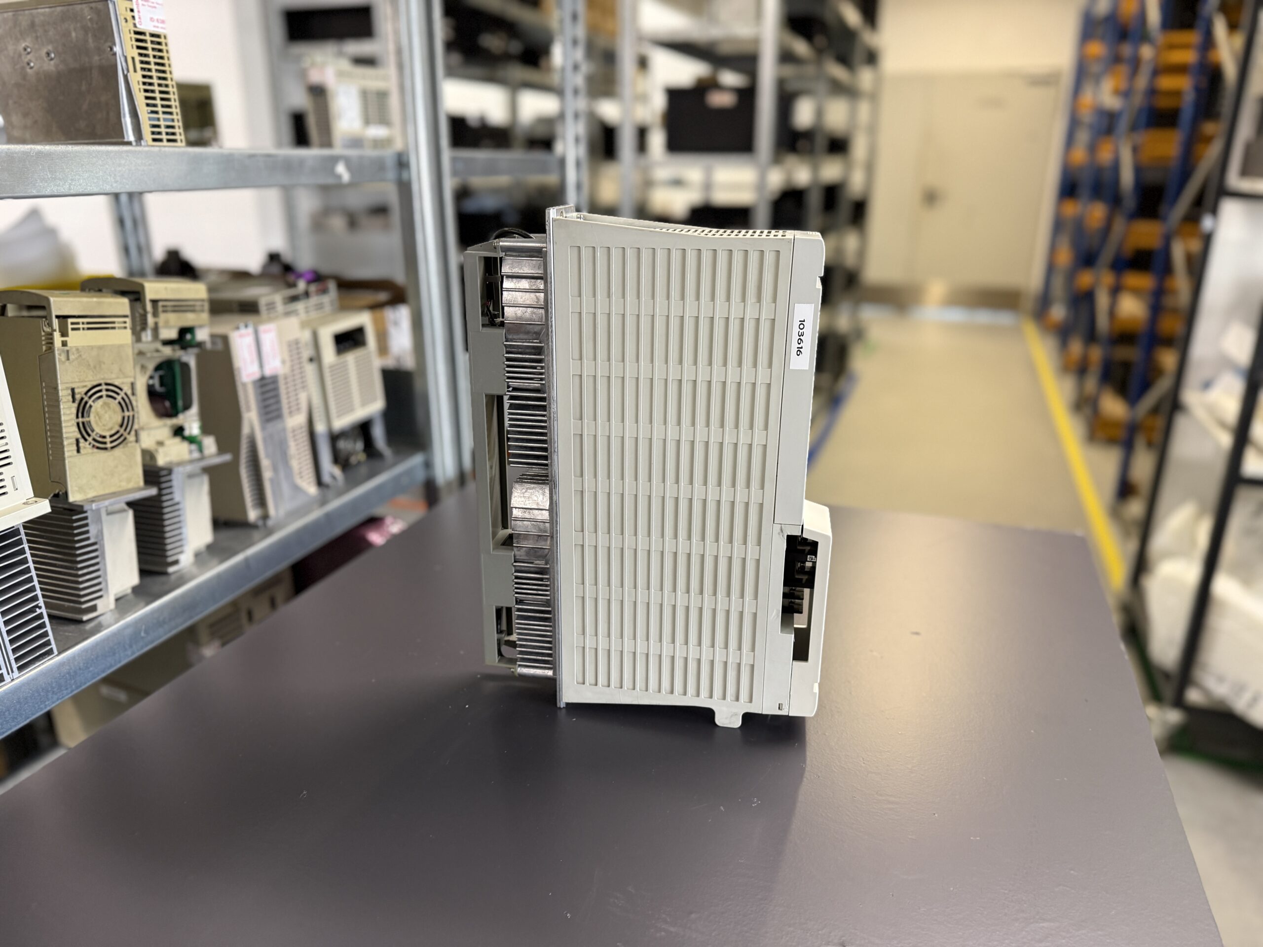 Mitsubishi MDS-C1-V1-35 Servo Drive Unit Seite 3