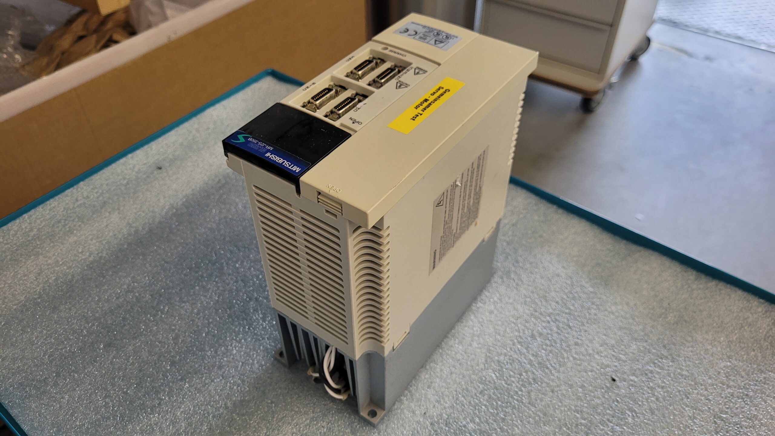 Mitsubishi MR-J2S-350B AC Servo Drive vor der Reparatur