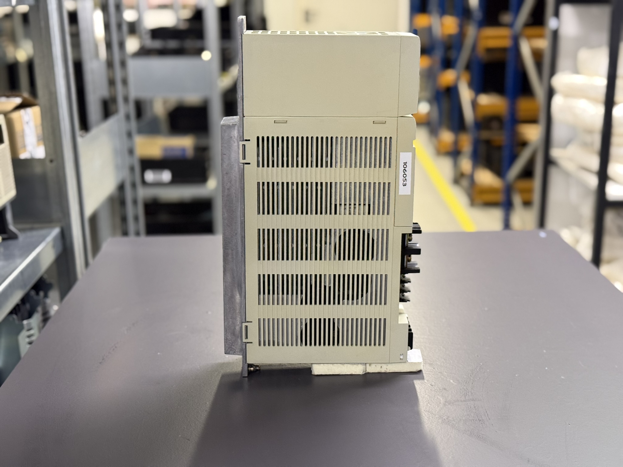 Mitsubishi Power Supply Unit MDS-C1-CV-75 Seite 2