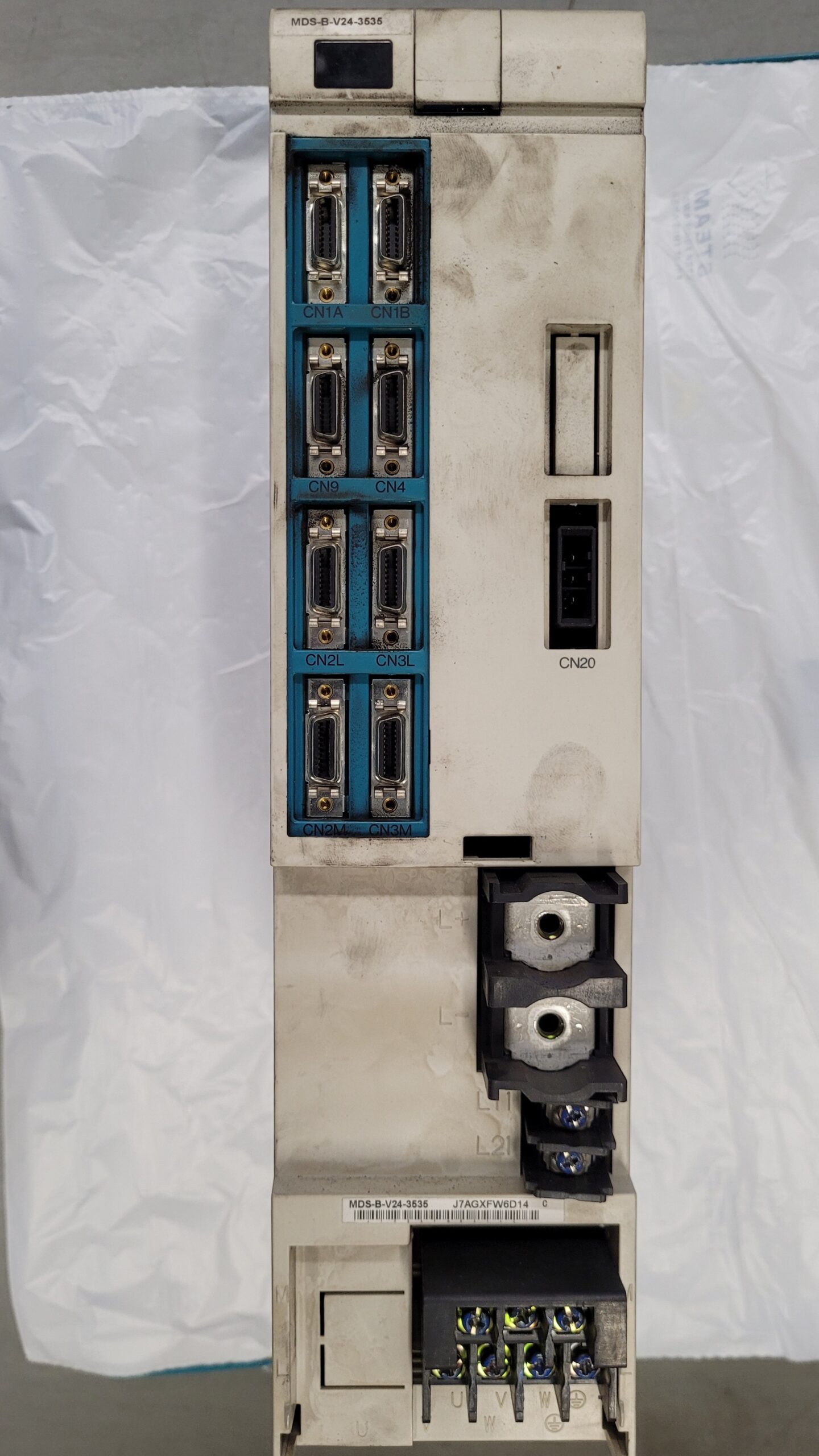 Mitsubishi Servo Drive Unit MDS-B-V24-3535 Gerät vor der Reparatur