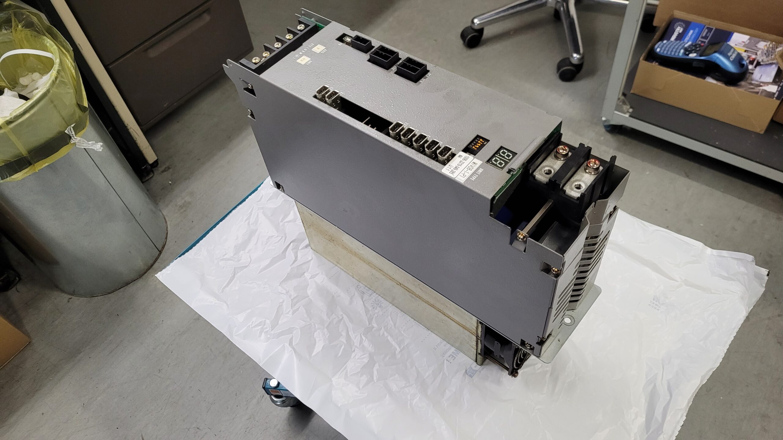 Okuma Servo Drive Unit MIV08-1-P1 or 1006-2219 vor der Reparatur 1