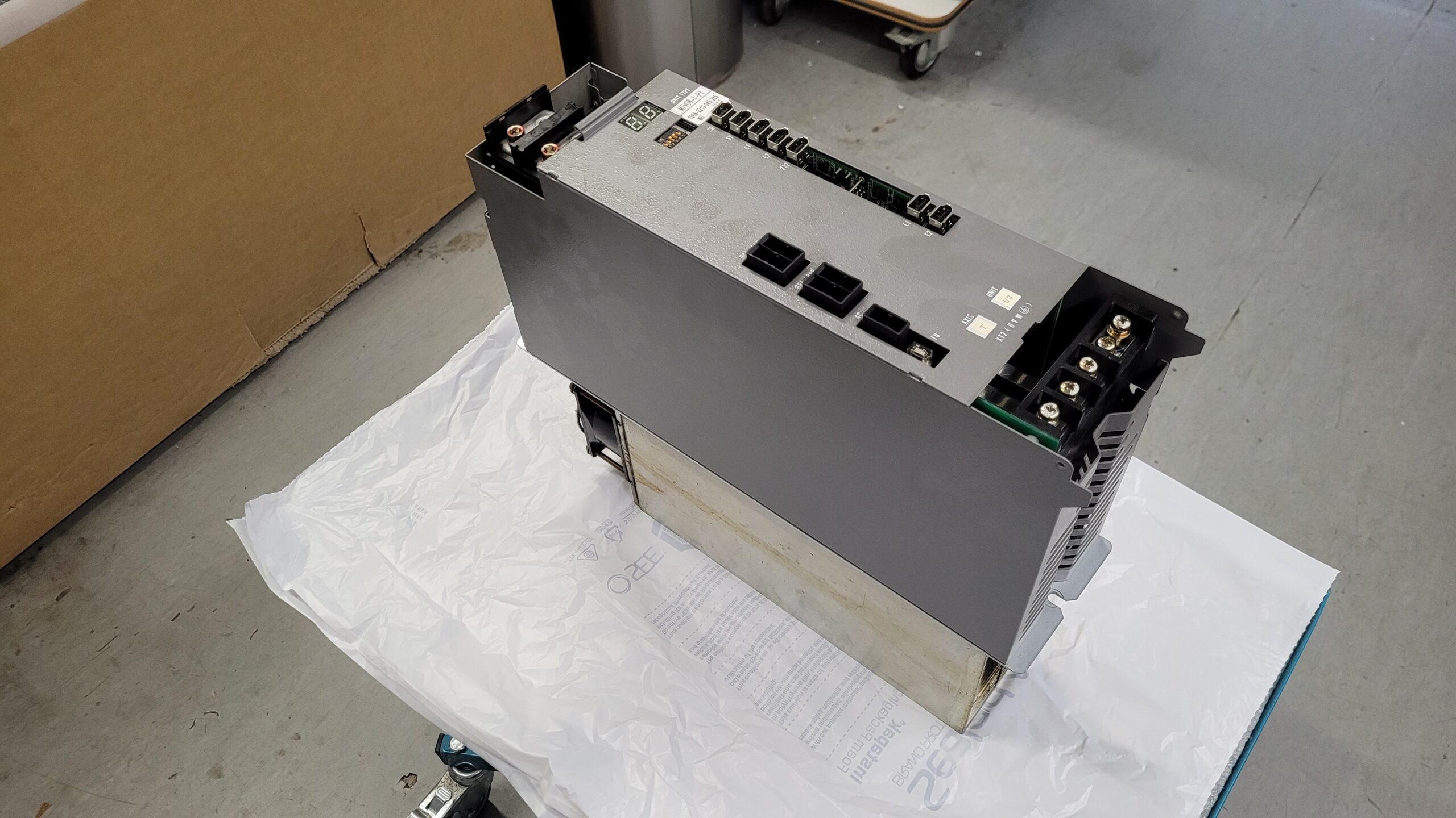 Okuma Servo Drive Unit MIV08-1-P1 or 1006-2219 vor der Reparatur 2