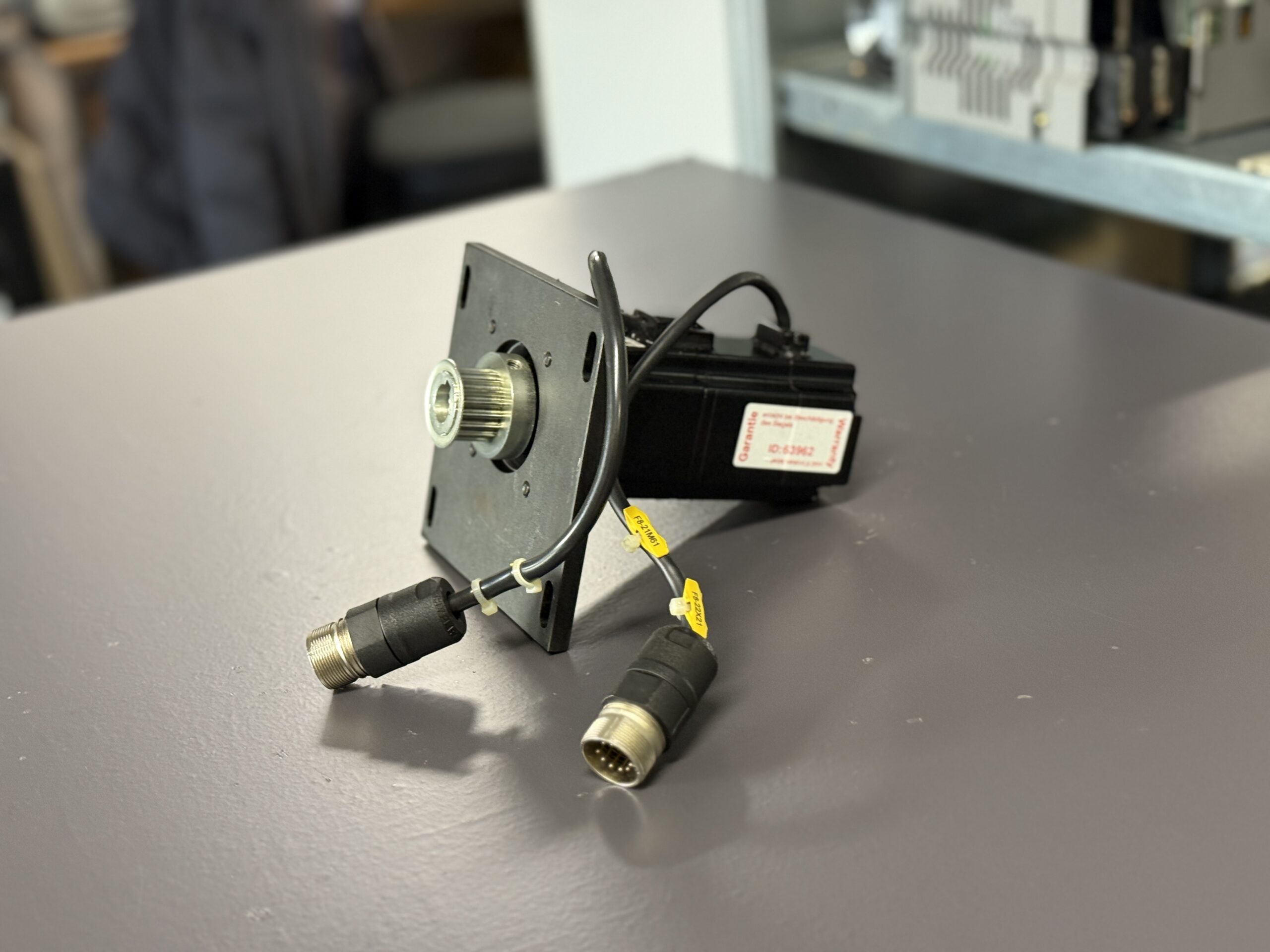 Omron R7M-A20030-BS1-D AC Servo Motor Seite 5