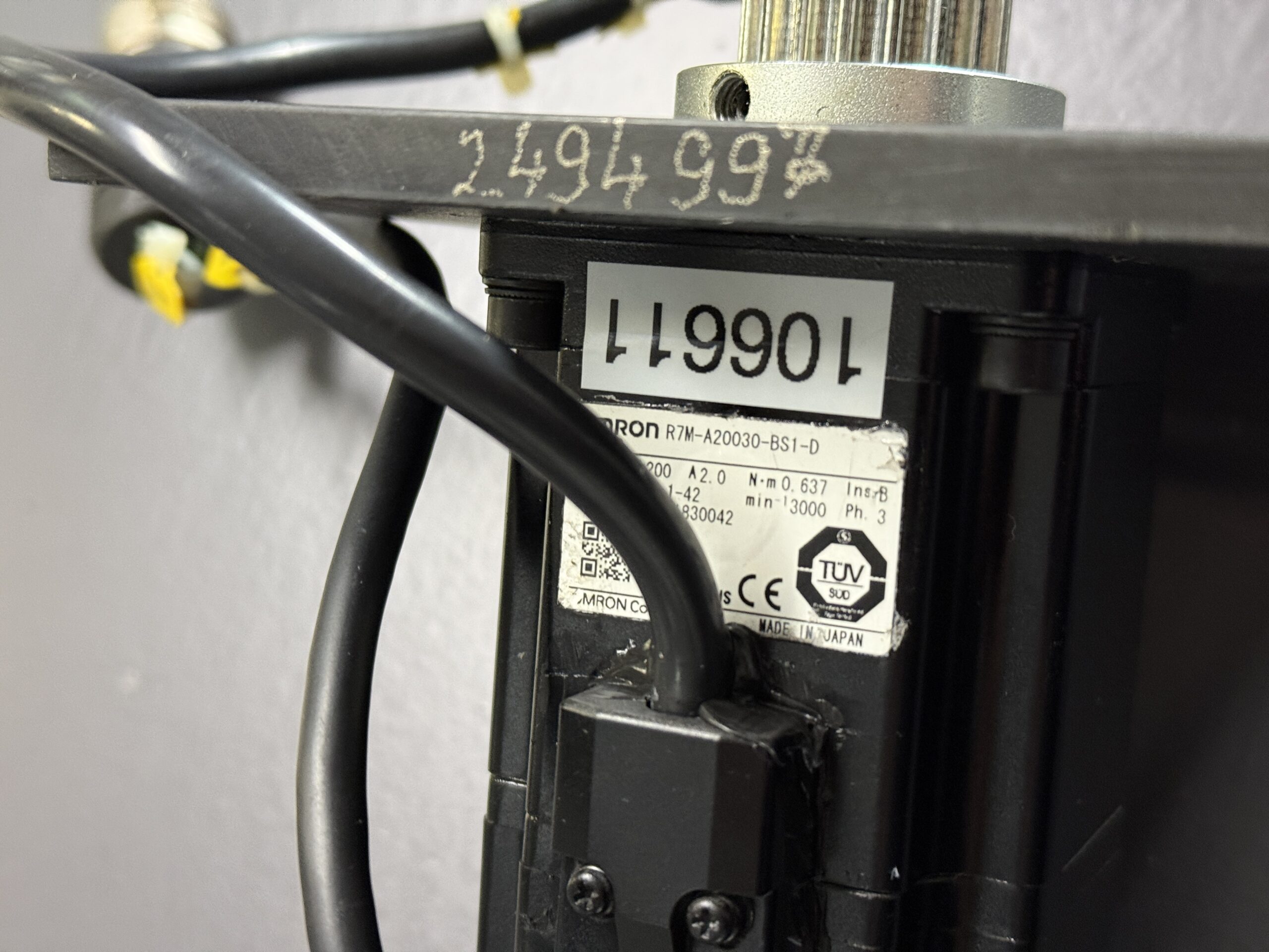 Omron R7M-A20030-BS1-D AC Servo Motor Typenschild