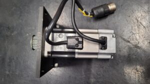 Omron R7M-A20030-BS1-D AC Servo Motor vor der Reparatur 1