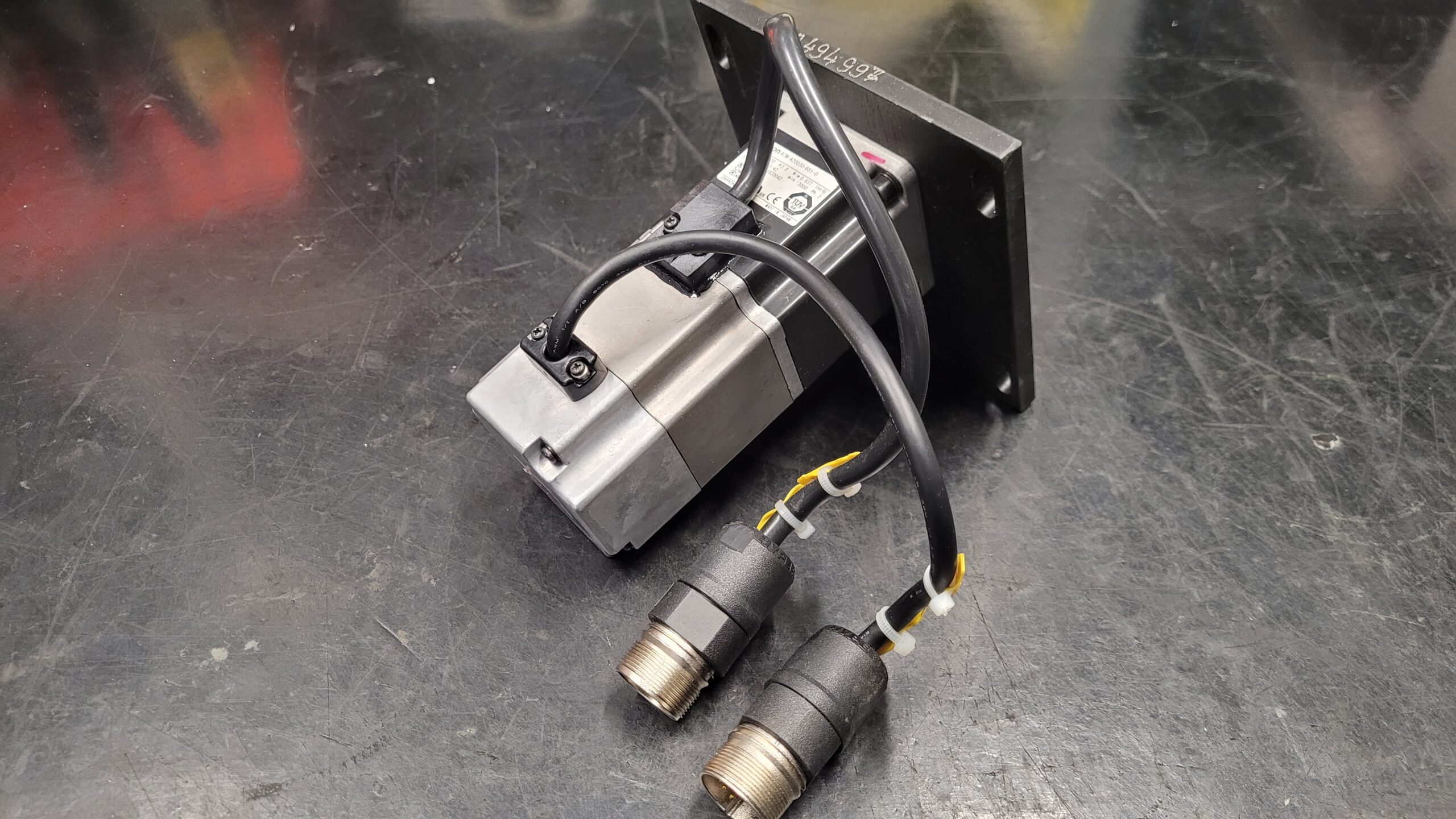 Omron R7M-A20030-BS1-D AC Servo Motor vor der Reparatur 2