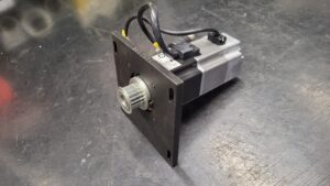 Omron R7M-A20030-BS1-D AC Servo Motor vor der Reparatur