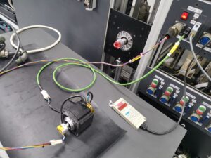 SGMP-04A2HA11 Testaufbau für den Encoder UTOPH-81AWG