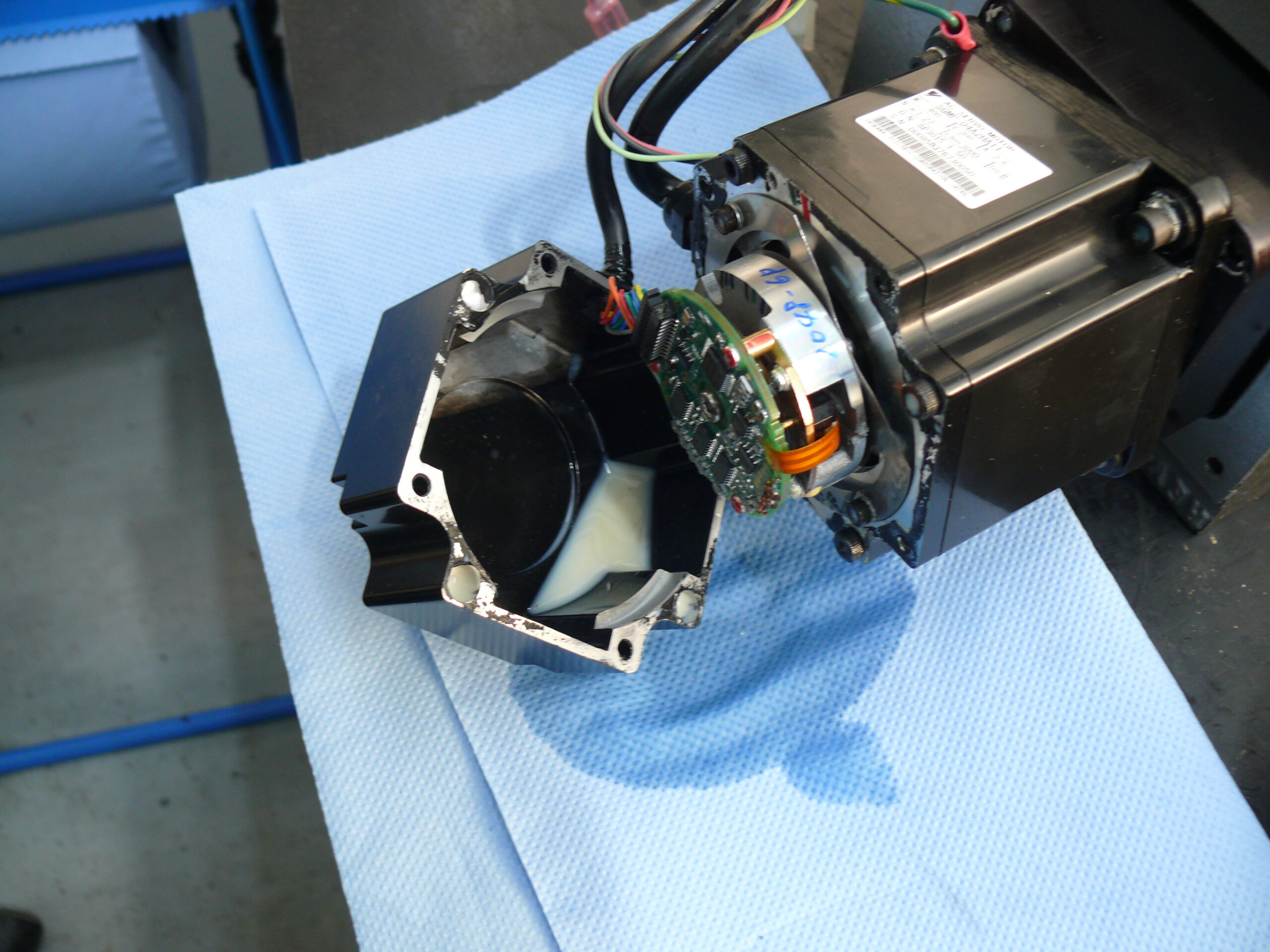 SGMP-04A2HA11 defekter Encoder Flüssigkeit