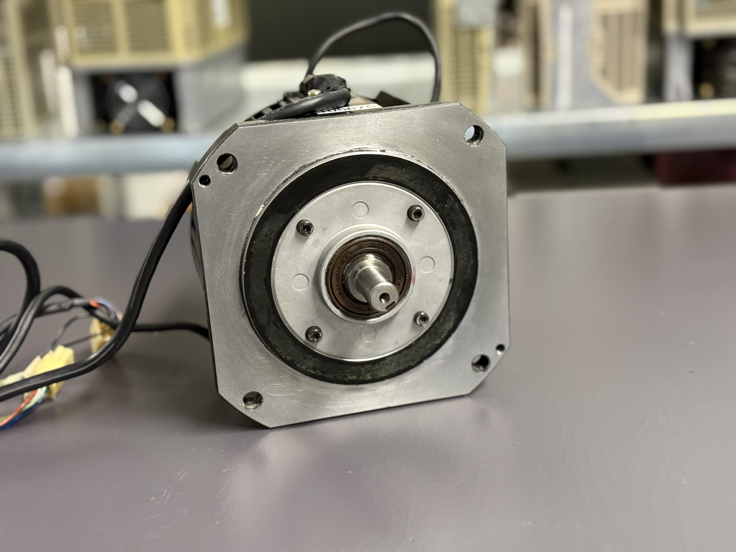 Yaskawa AC Servo Motor SGMDH-06A2A-YR13 Front