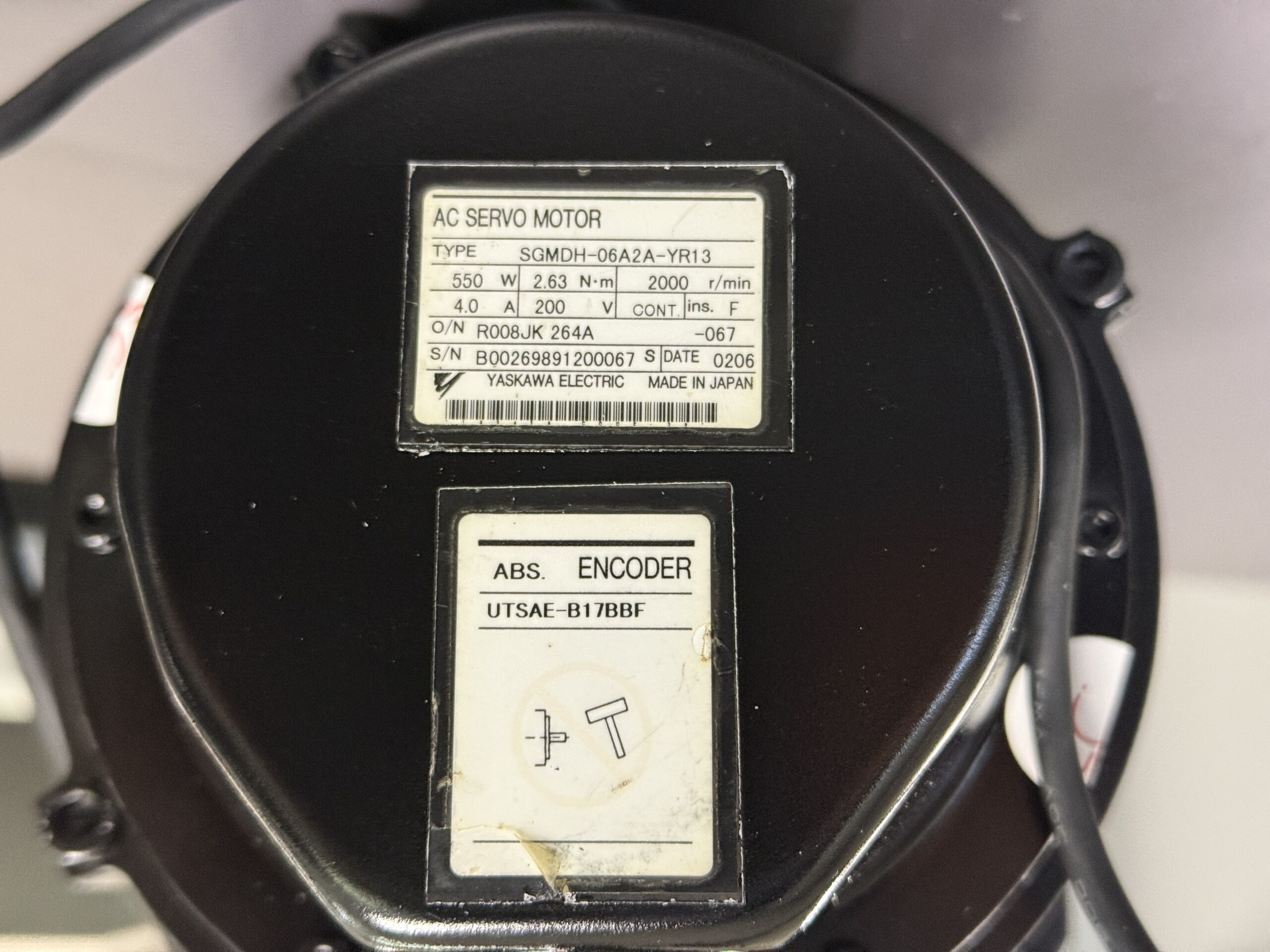 Yaskawa AC Servo Motor SGMDH-06A2A-YR13 Typenschild 1