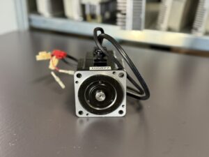 Yaskawa AC Servo Motor SGMPH-02A1A-YR31  Frontansicht