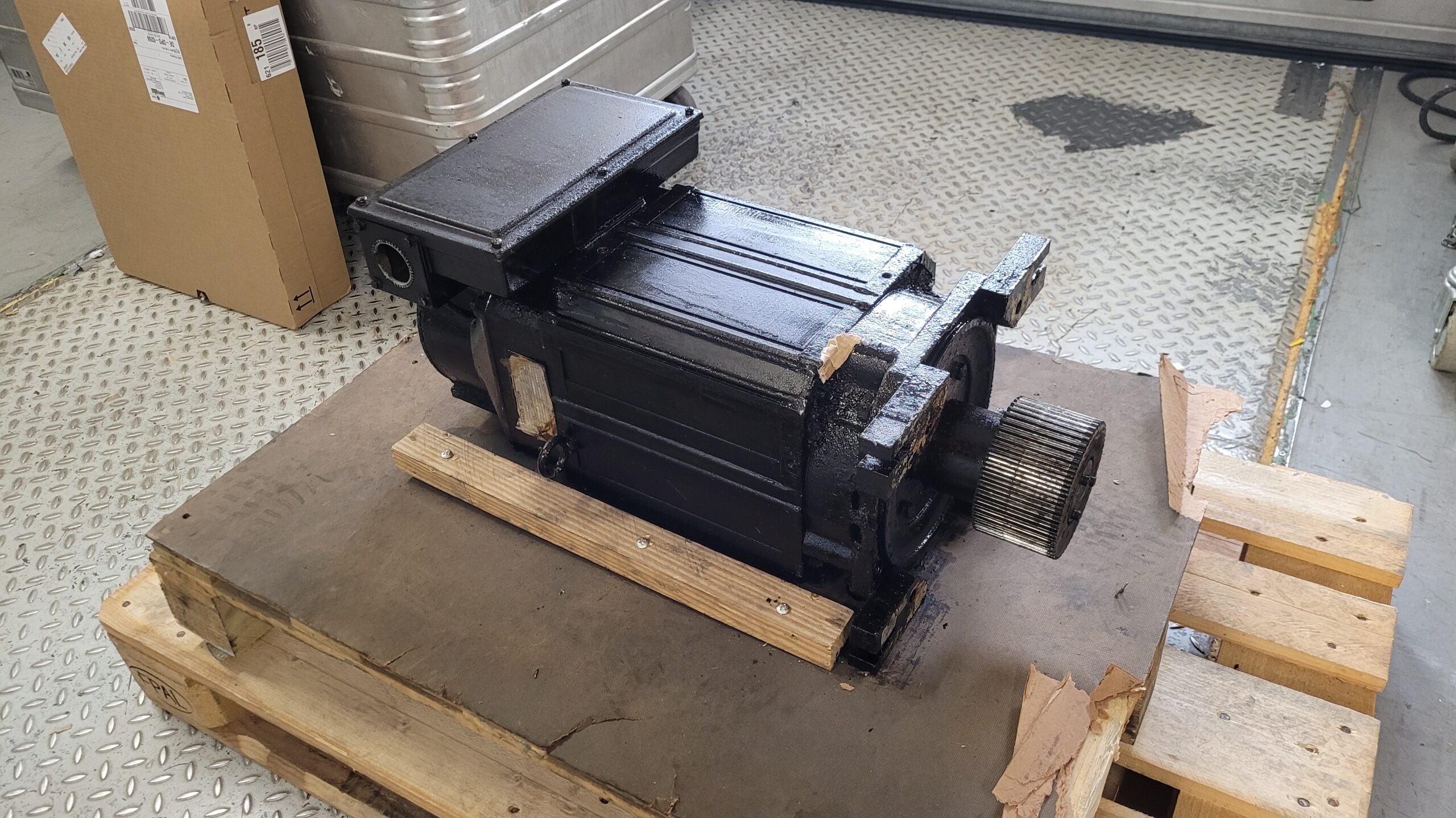 Yaskawa AC Spindle Motor UAASKD-11HHB11 vor der Reparatur 4