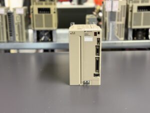 Yaskawa CACR-120-PD1VDS01 Servopack Front Ansicht