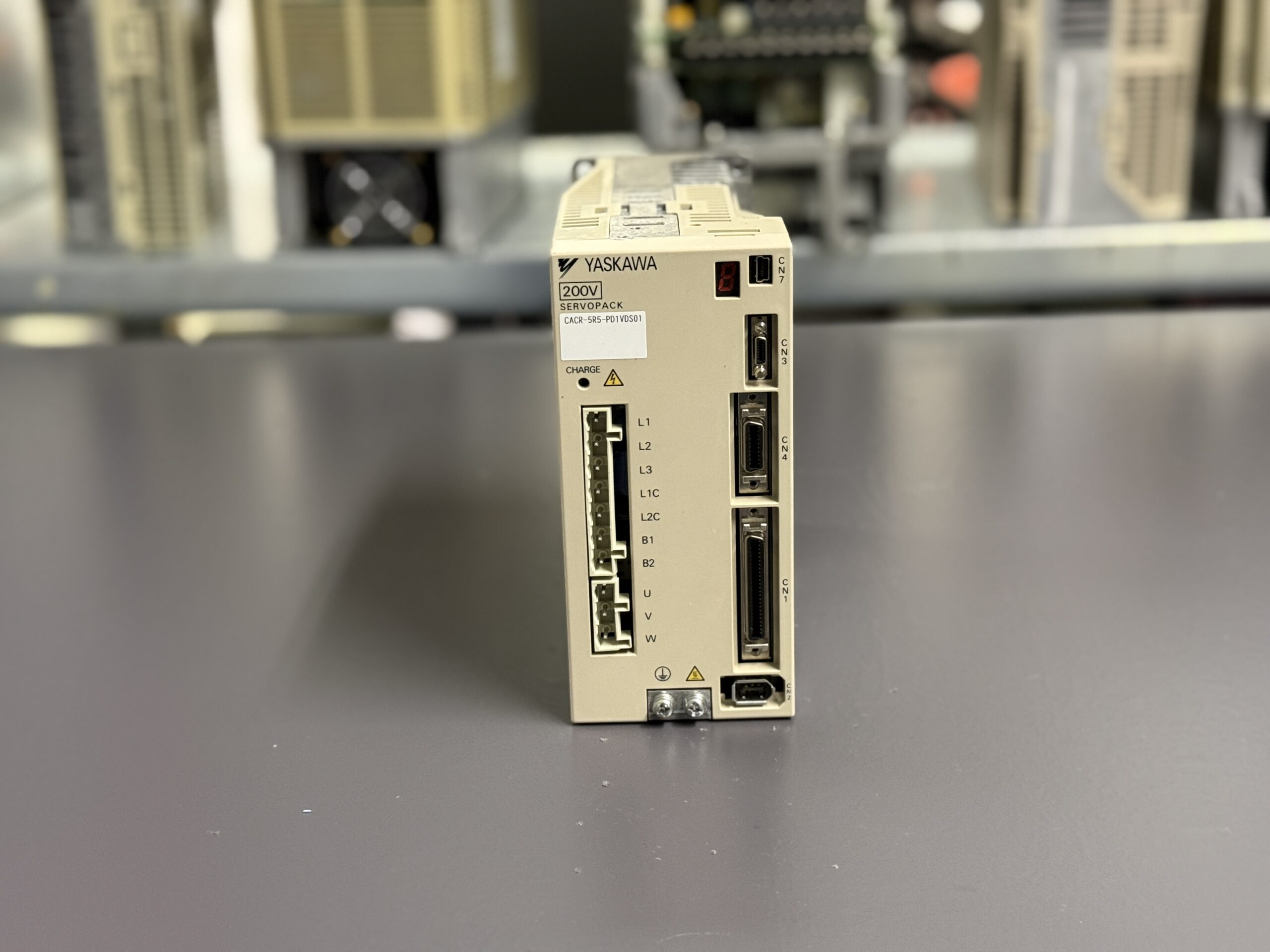 Yaskawa CACR-5R5-PD1VDS01 Servopack Ansicht front