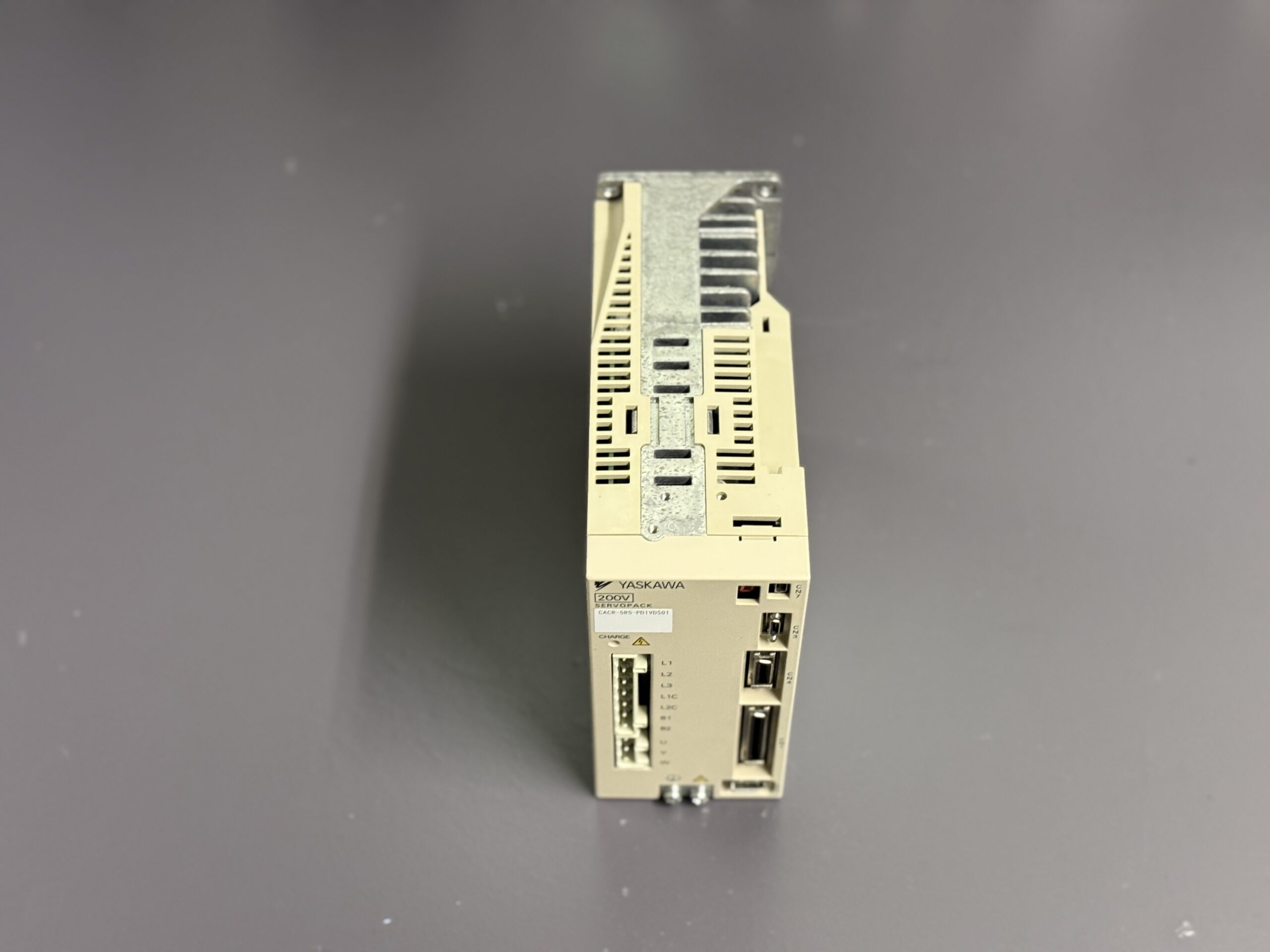 Yaskawa CACR-5R5-PD1VDS01 Servopack Ansicht von oben