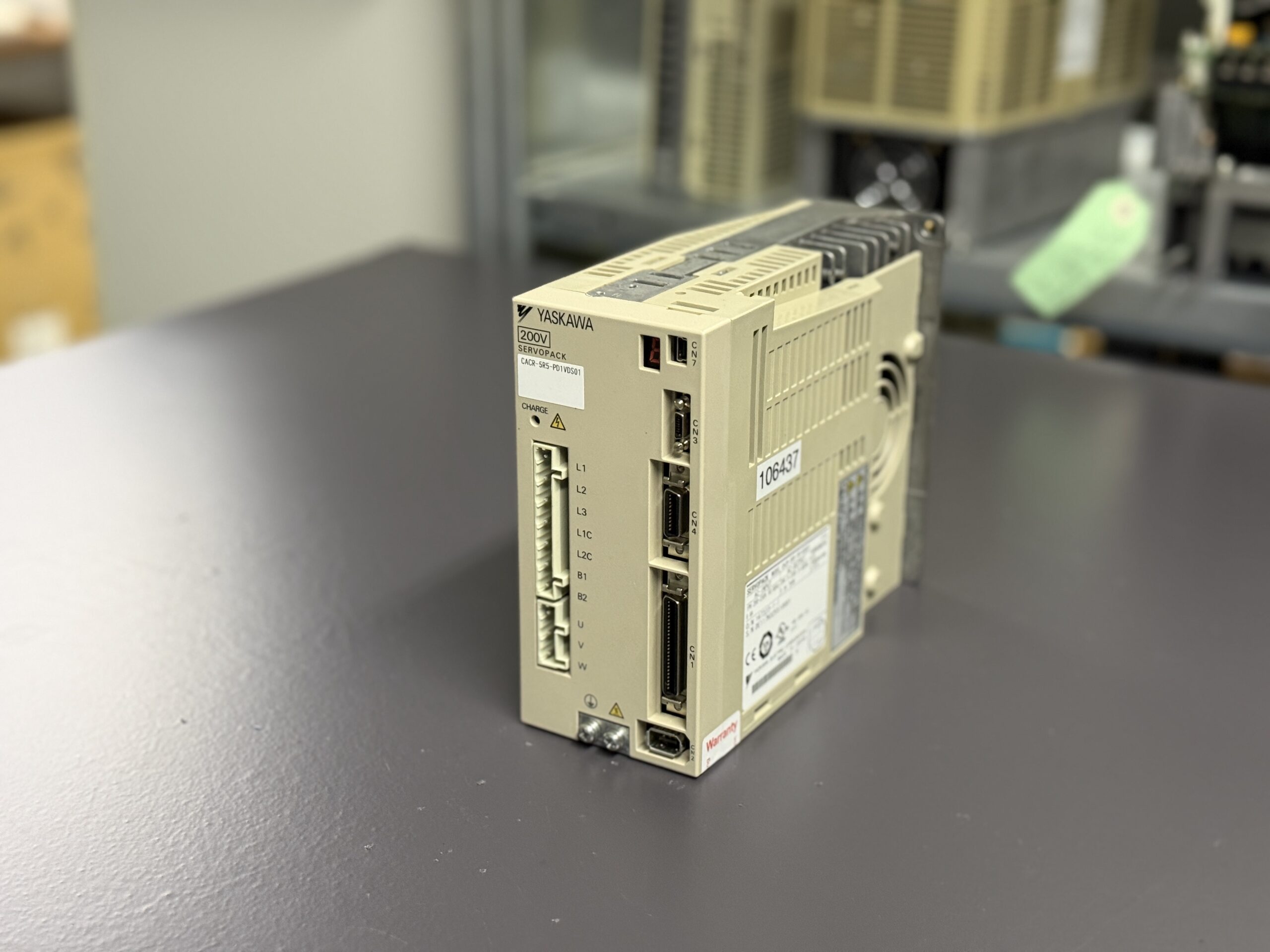 Yaskawa CACR-5R5-PD1VDS01 Servopack Seite 2