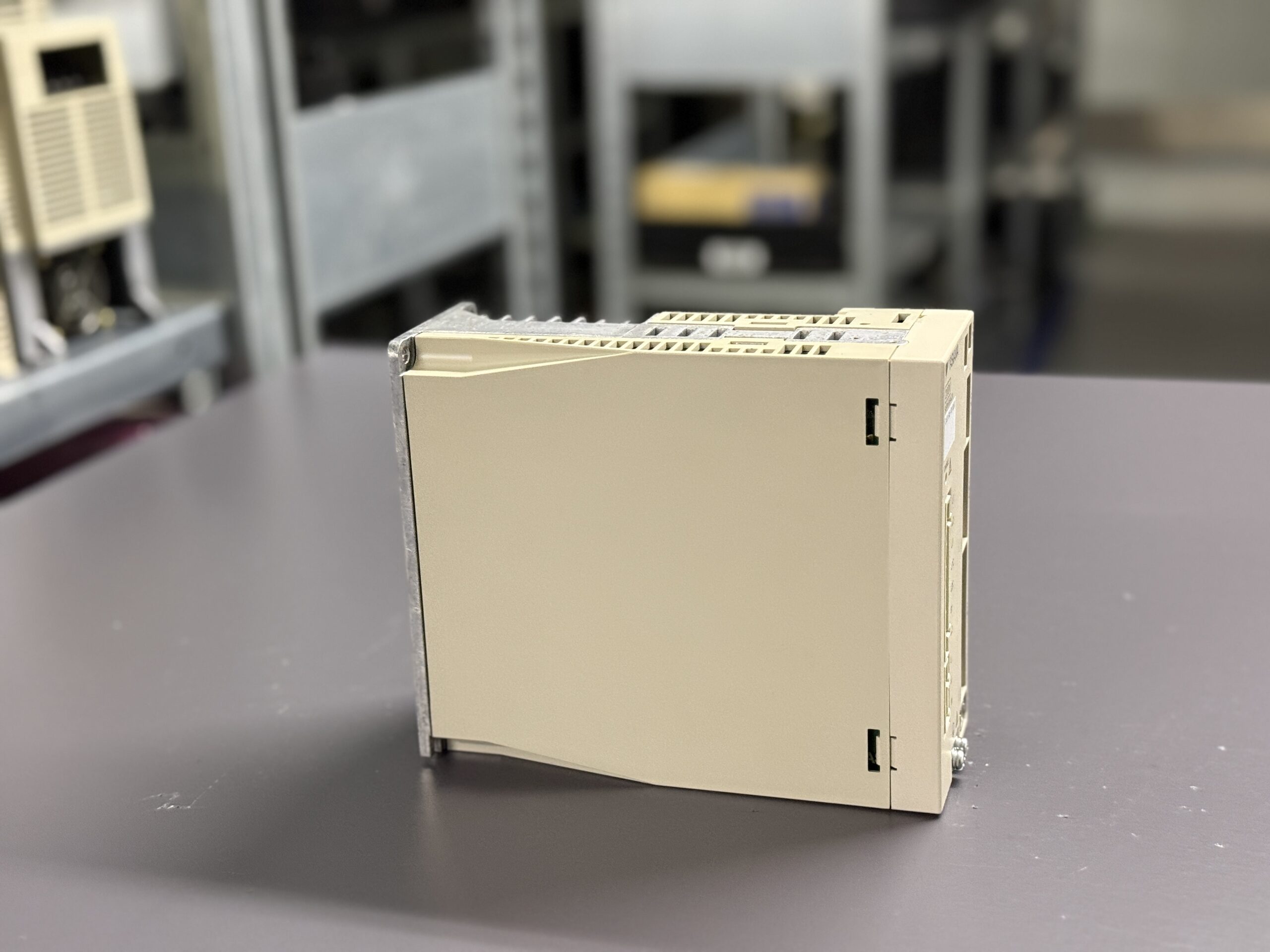 Yaskawa CACR-5R5-PD1VDS01 Servopack Seite 3