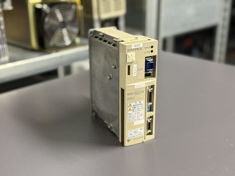 Yaskawa SGD-02AN Servopack Hauptbild