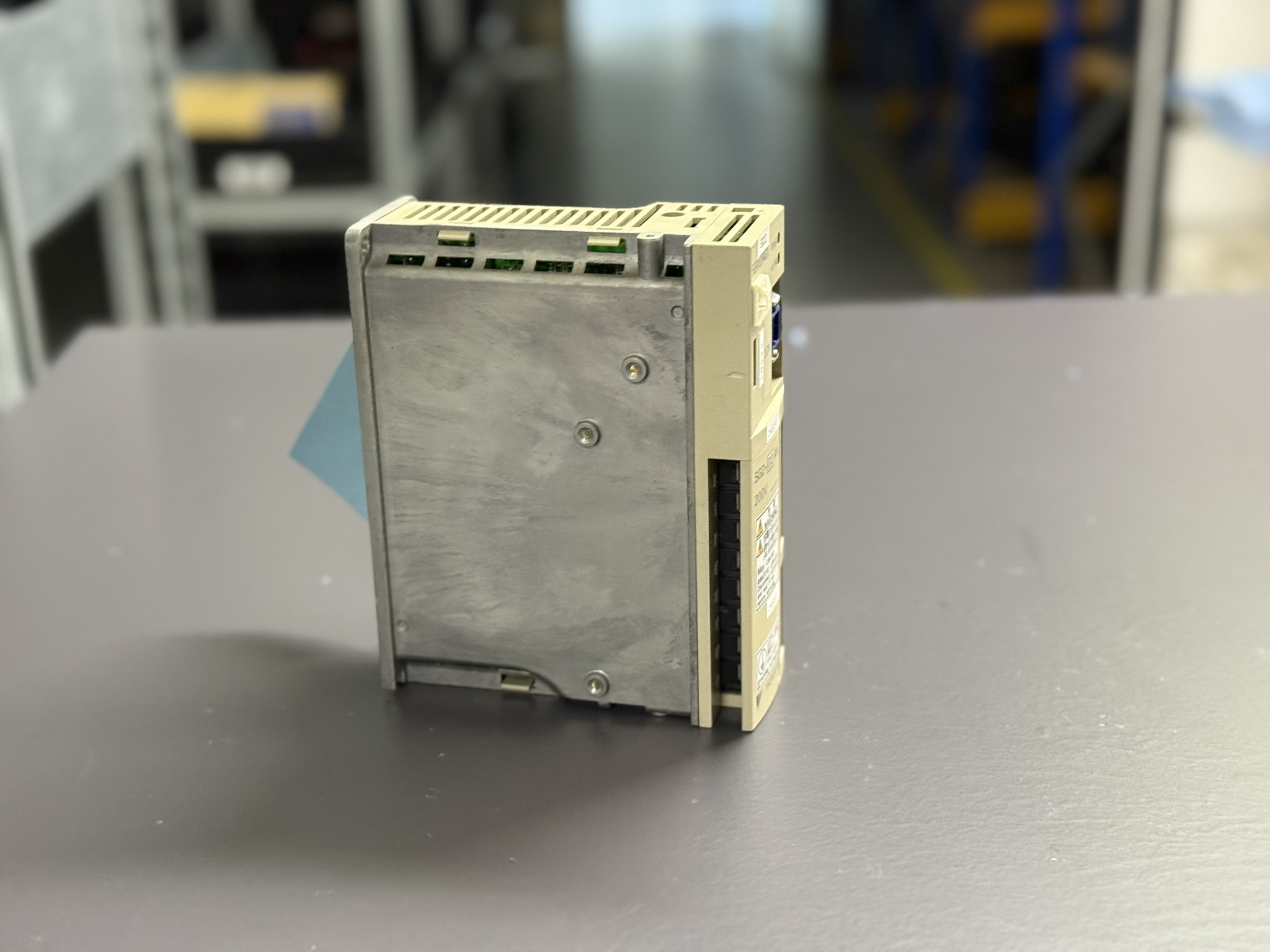 Yaskawa SGD-02AN Servopack Seite 1