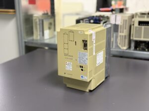 Yaskawa SGDB-20ADPY193 Servopack Seite 1