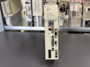 Yaskawa SGDH-20EEY338 Servopack Frontansicht