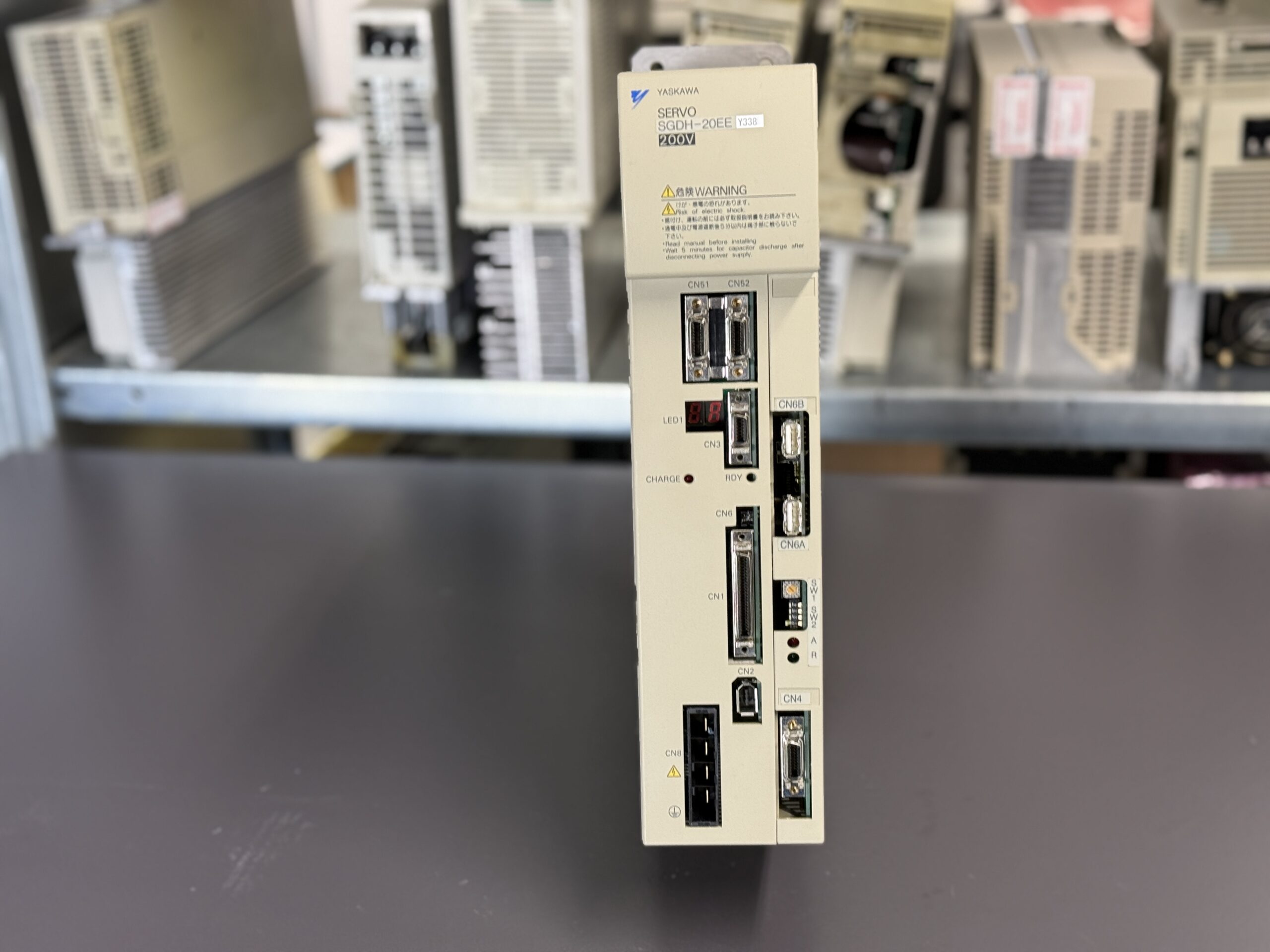 Yaskawa SGDH-20EEY338 Servopack Frontansicht