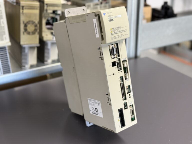 Yaskawa SGDH-20EEY338 Servopack Hauptansicht