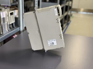 Yaskawa SGDH-20EEY338 Servopack Seite 1