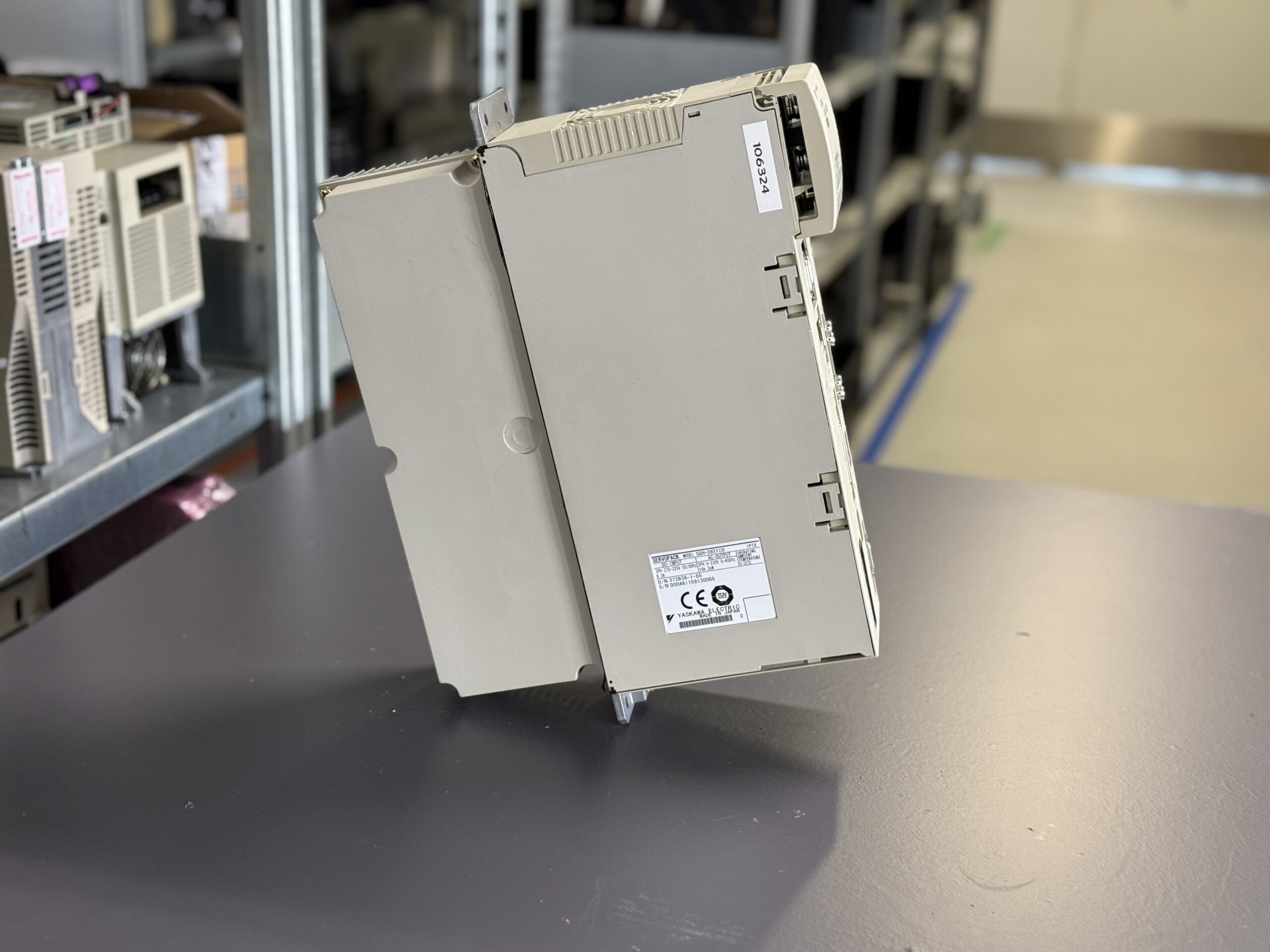 Yaskawa SGDH-20EEY338 Servopack Seite 1