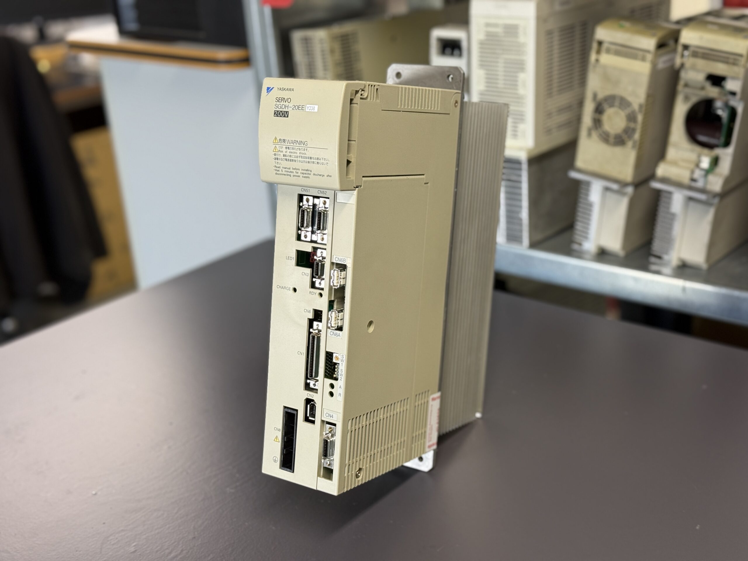 Yaskawa SGDH-20EEY338 Servopack Seite 2