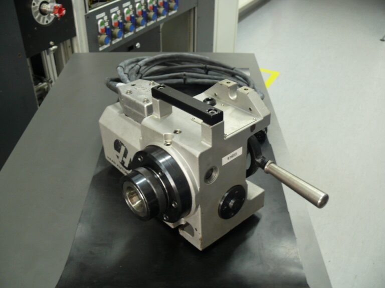 Yaskawa SGMP-04A2HA11 AC Servo Motor verbaut in Haas HA5C ansicht 1