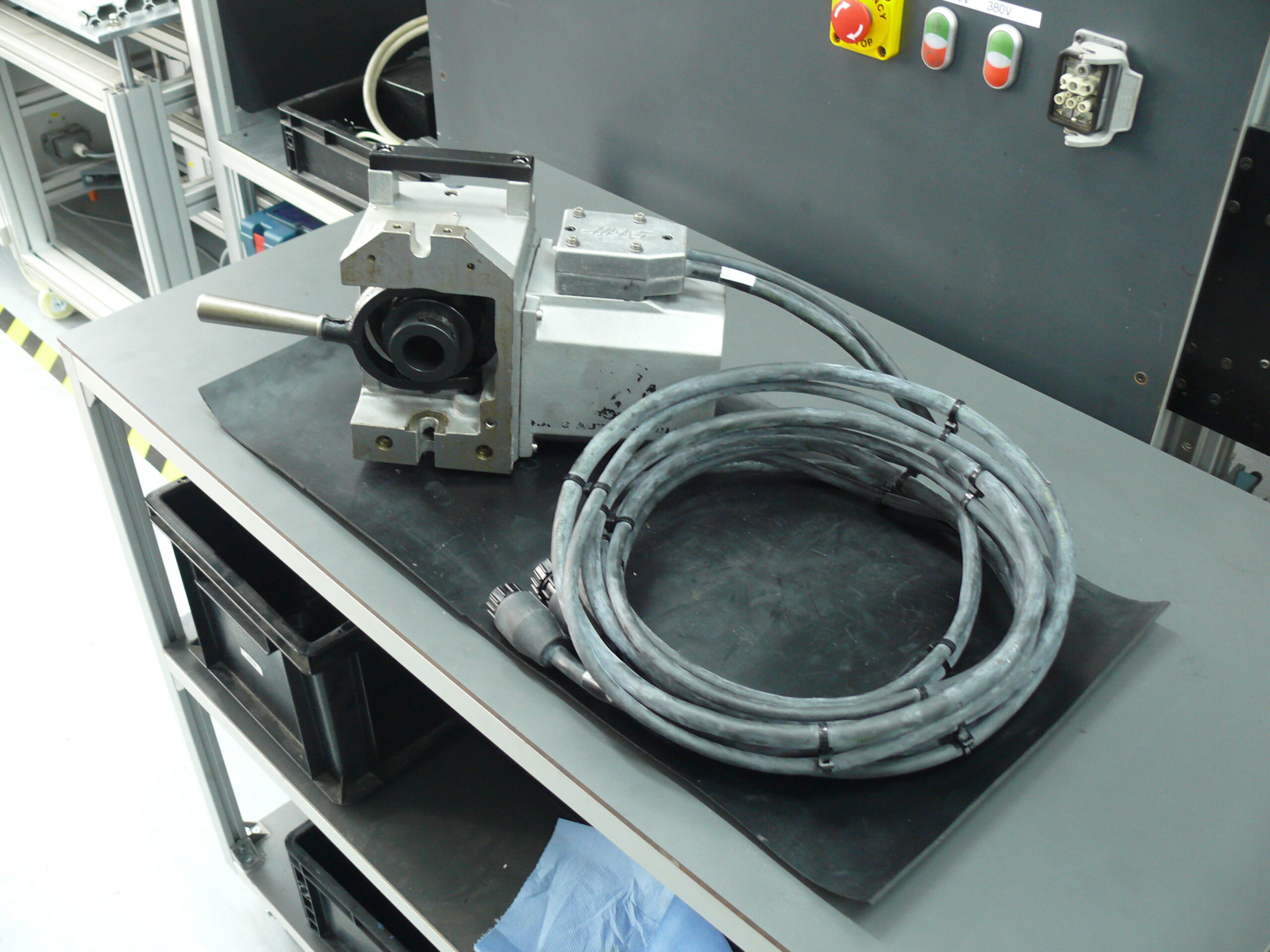 Yaskawa SGMP-04A2HA11 AC Servo Motor verbaut in Haas HA5C