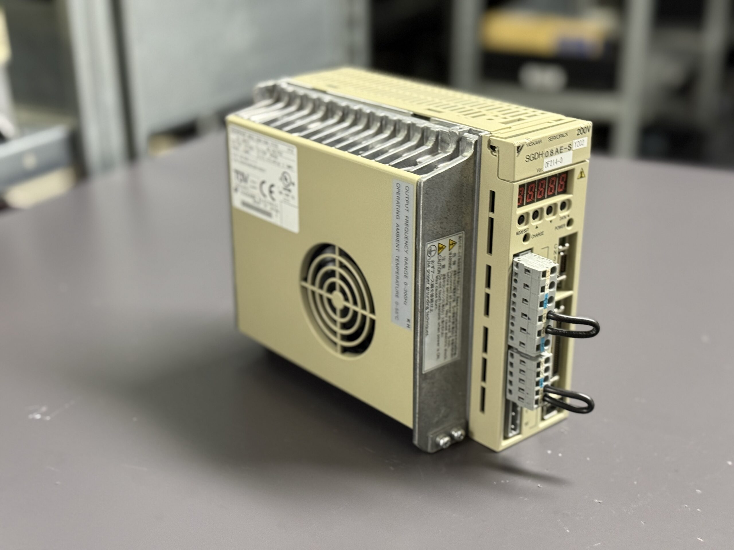 Yaskawa Servopack SGDH-08AE-SY202 Ver. 0F214-0 Seite 1