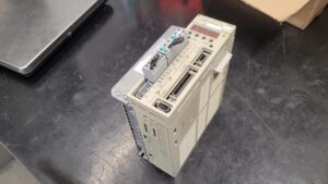 Yaskawa Servopack SGDH-08AE-SY202 Ver. 0F214-0 vor der Reparatur 1