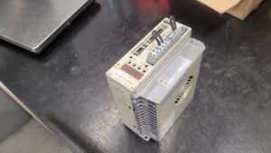 Yaskawa Servopack SGDH-08AE-SY202 Ver. 0F214-0 vor der Reparatur 2