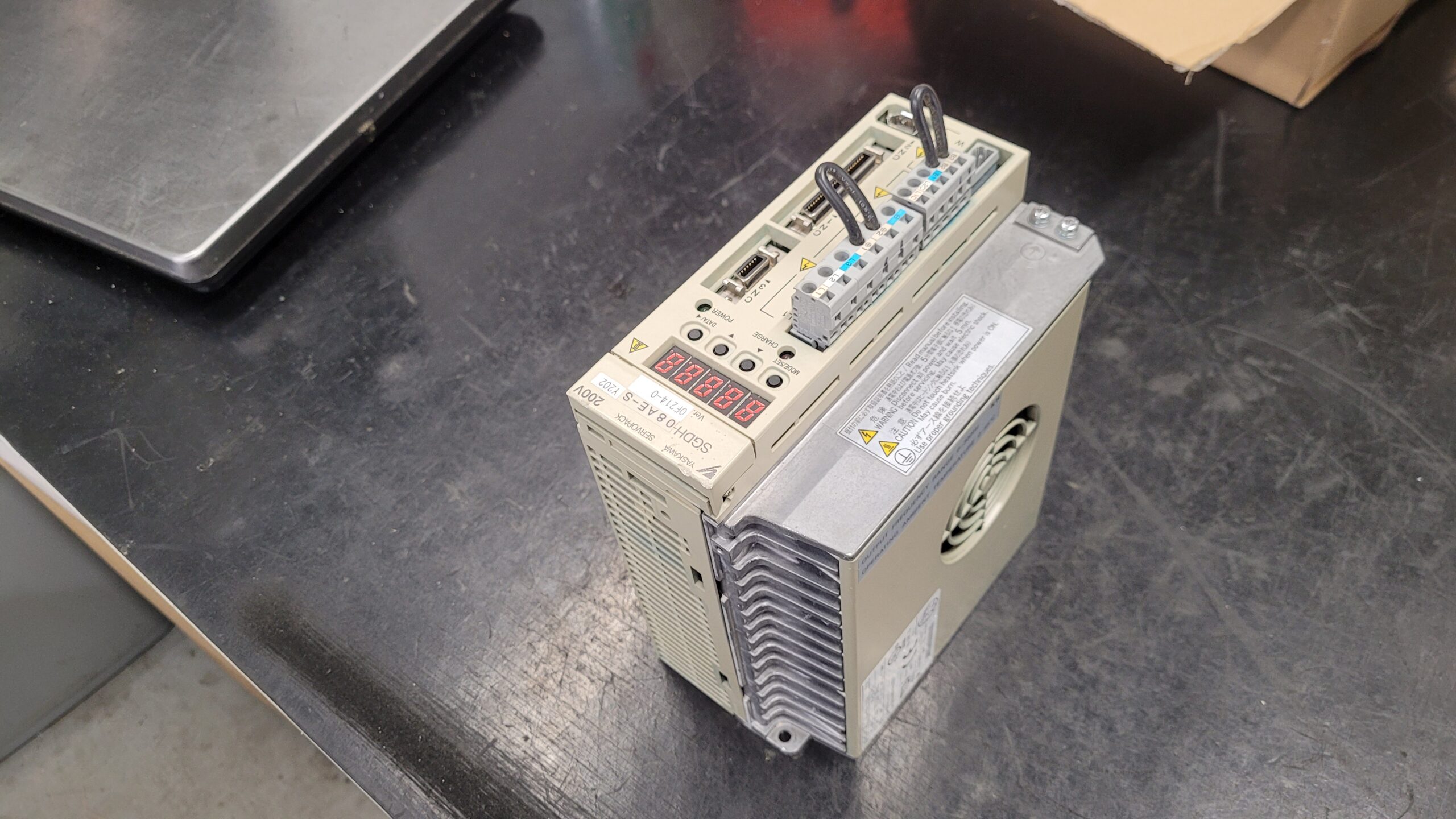 Yaskawa Servopack SGDH-08AE-SY202 Ver. 0F214-0 vor der Reparatur 2