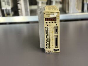 Yaskawa Servopack SGDM-04ADY37 Ver. 10107-0 Front Ansicht