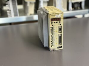 Yaskawa Servopack SGDM-04ADY37 Ver. 10107-0 Hauptbild