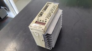 Yaskawa Servopack SGDM-04ADY37 Ver. 10107-0 vor der Reparatur 2