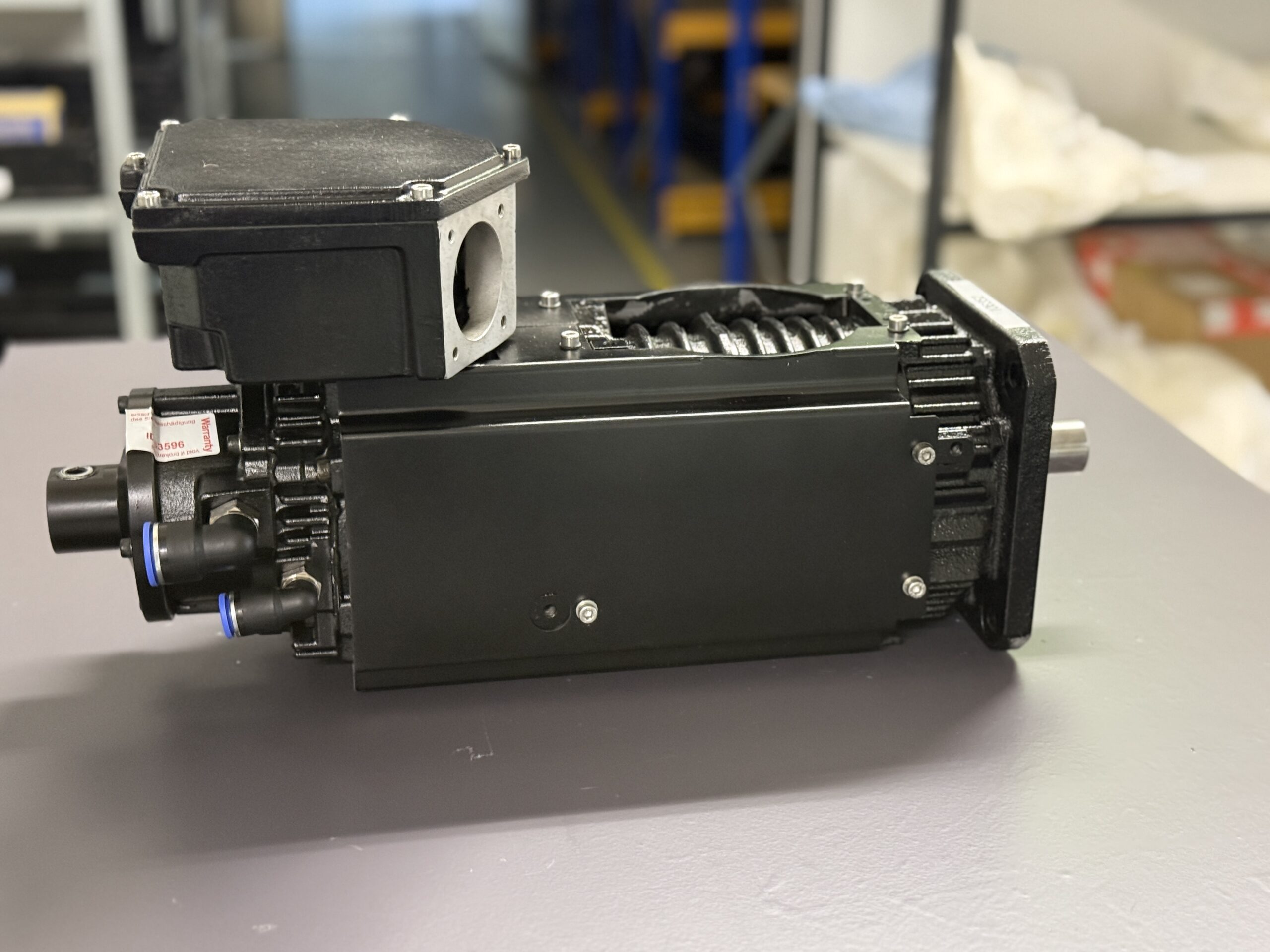 Yaskawa USAIKM-50-BK43-D AC Servo Motor Seite 1