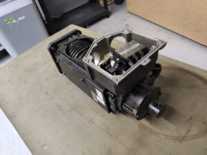 Yaskawa USAIKM-50-BK43-D AC Servo Motor vor der Reparatur 1