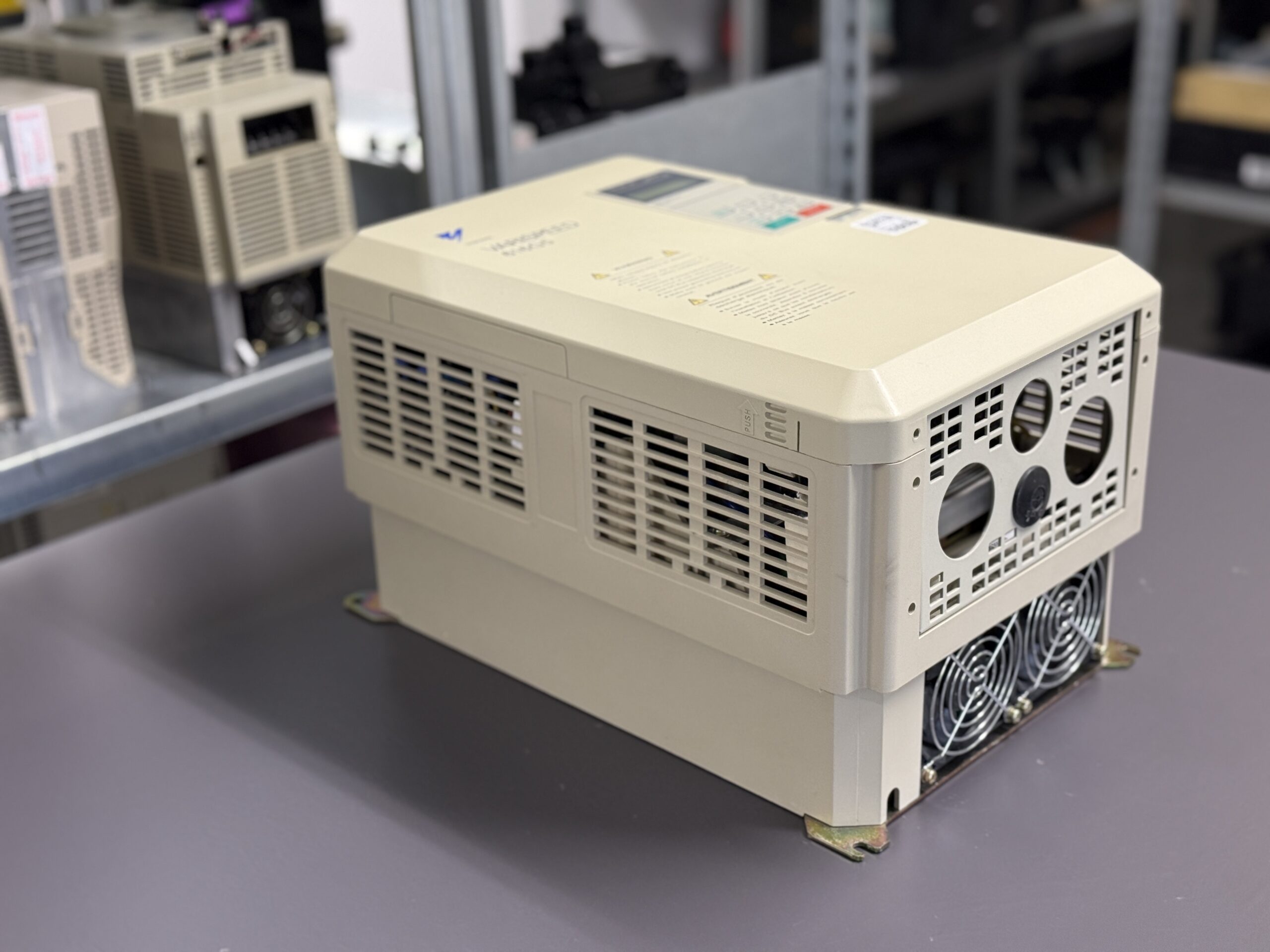 Yaskawa Varispeed 616G5 CIMR-G5C4011 Hauptbild