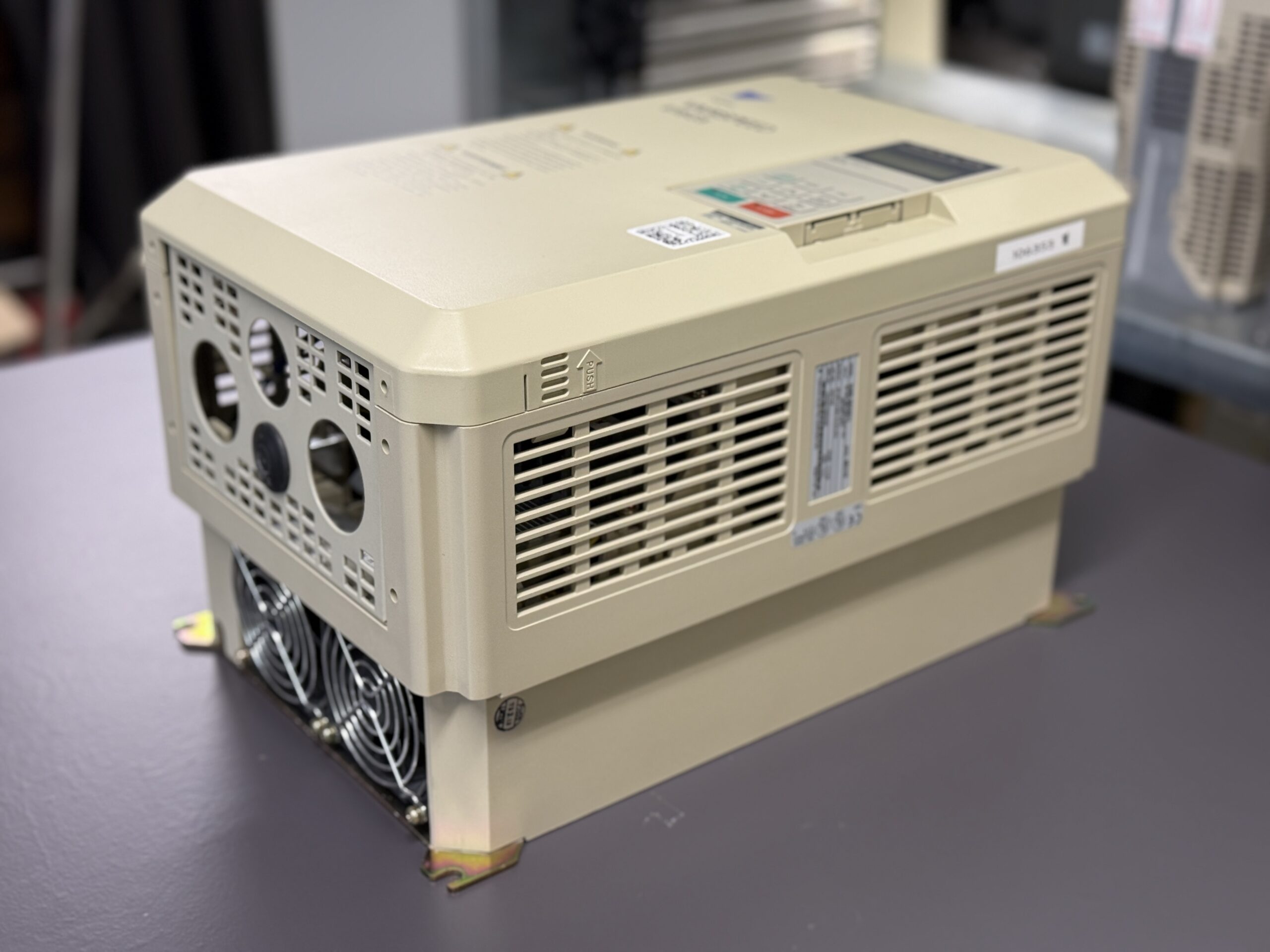 Yaskawa Varispeed 616G5 CIMR-G5C4011 Seite 2