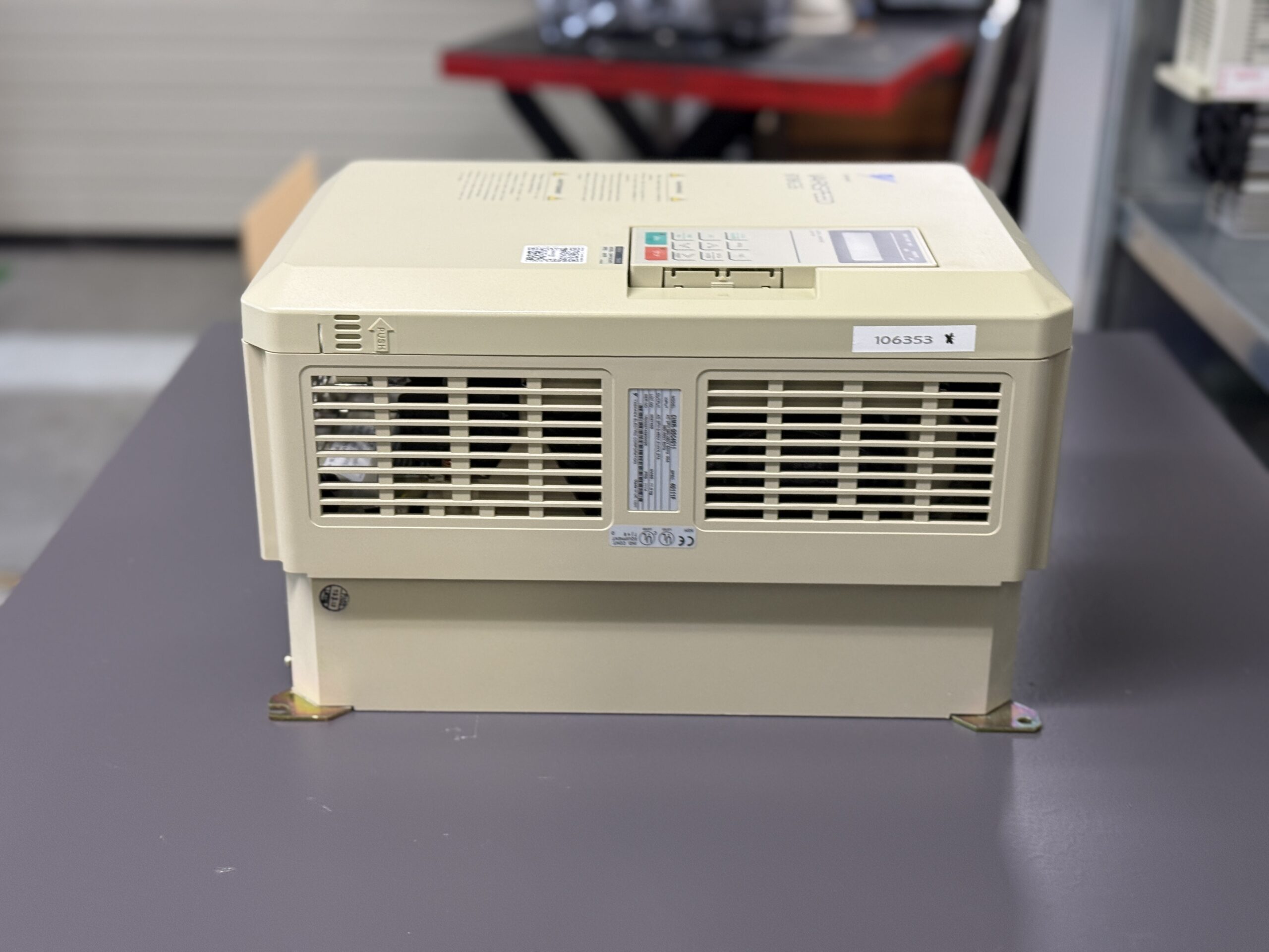 Yaskawa Varispeed 616G5 CIMR-G5C4011 Seite 4